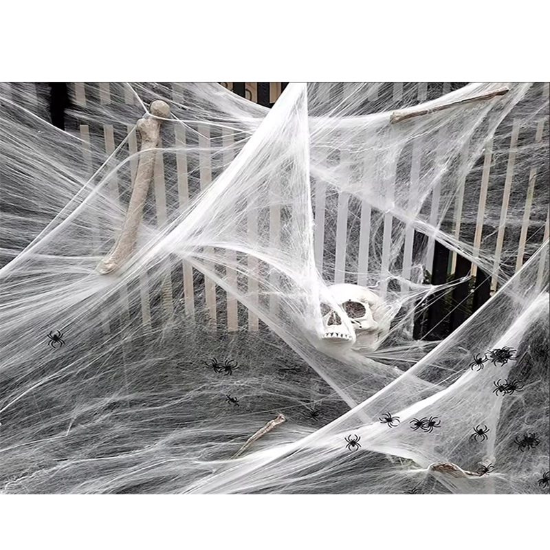 Umelá pavučina s 2 pavúkmi – naťahovacia dekorácia na Halloween